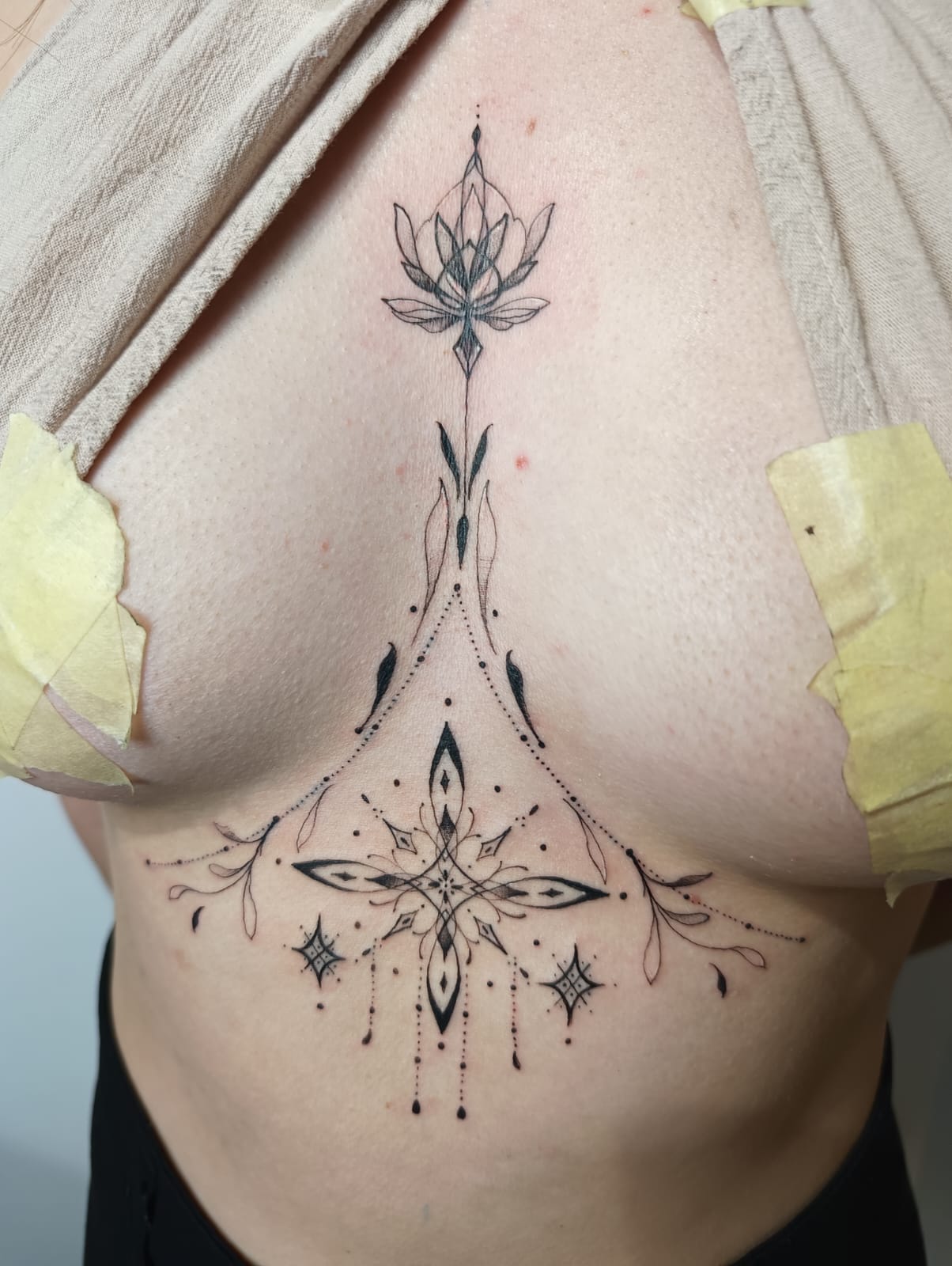 kamil fineline underboob