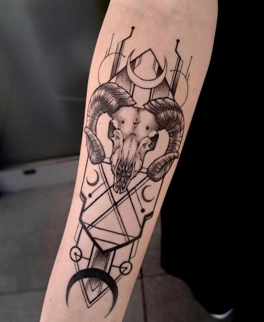 Iza – iza microrealism skull