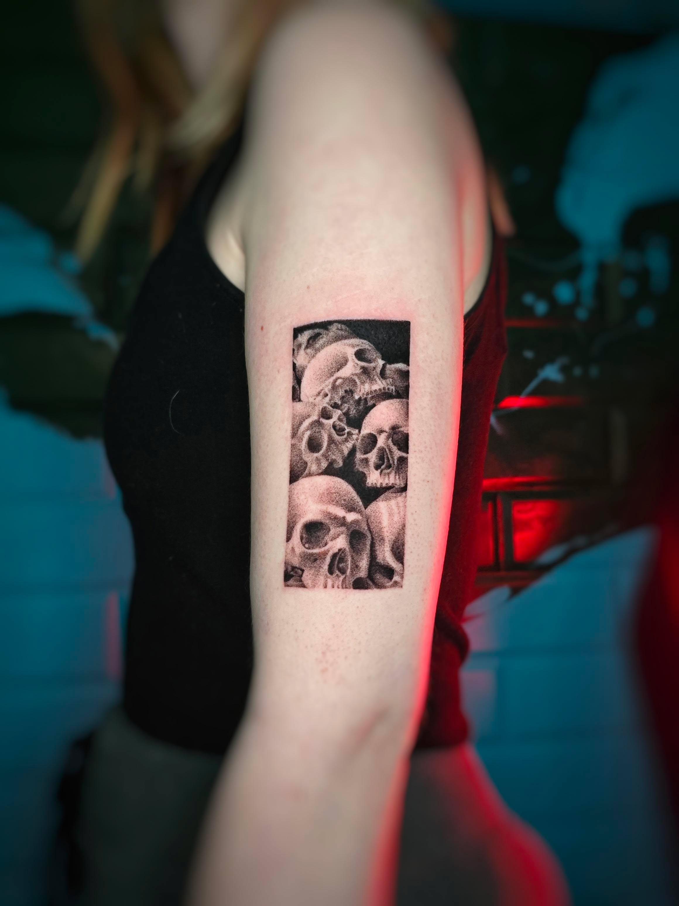 Iza – iza microrealism skulls